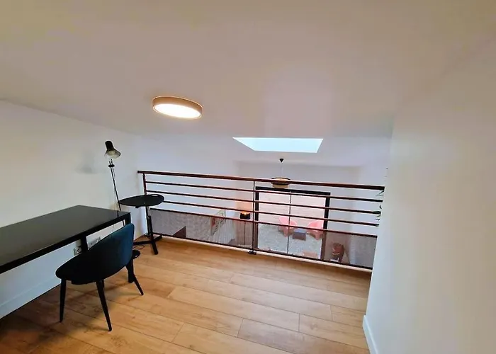 Le Bellay ¤ 2 Chambres ¤ Cour ¤10 Mins Centre¤